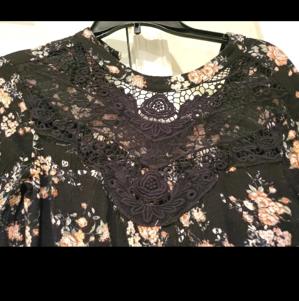 Blouse - Picture 2 of 2